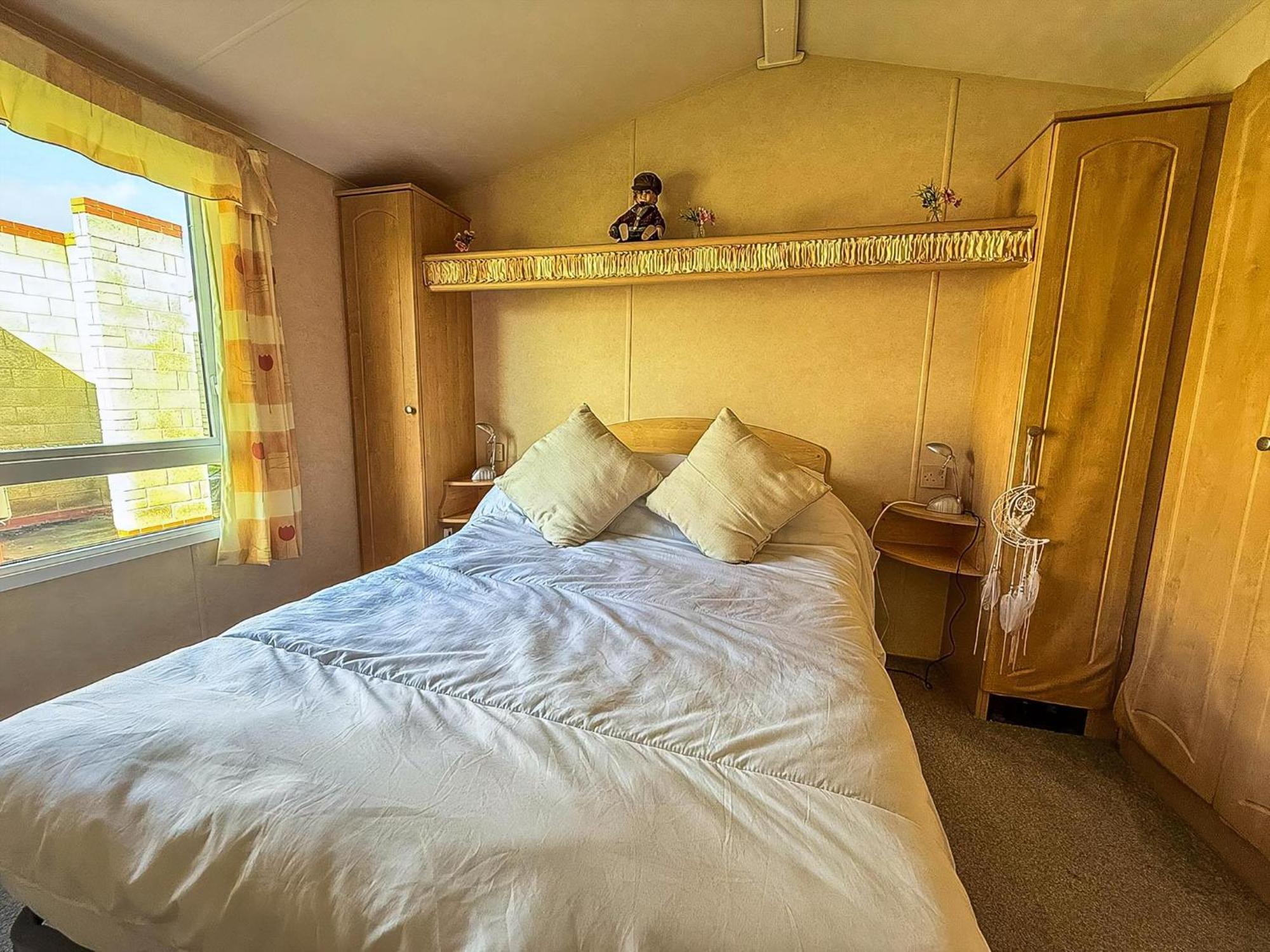 Lovely 6 Berth Caravan At Naze Marine Holiday Park In Essex Ref 17003C Walton-on-the-Naze Dış mekan fotoğraf
