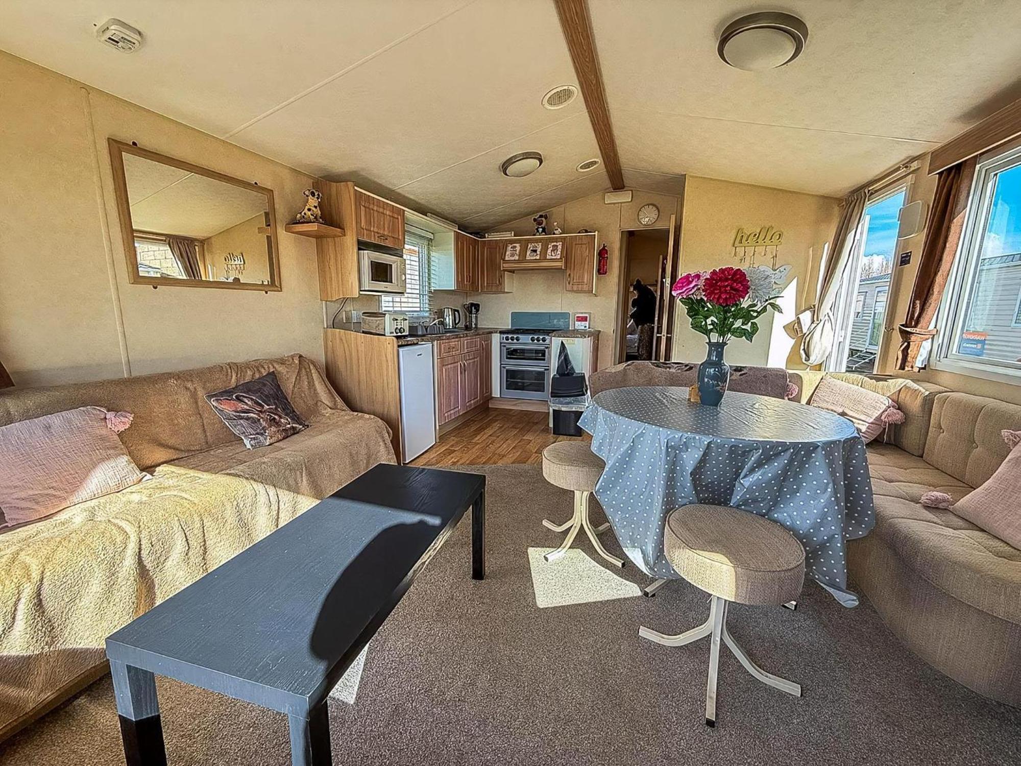 Lovely 6 Berth Caravan At Naze Marine Holiday Park In Essex Ref 17003C Walton-on-the-Naze Dış mekan fotoğraf