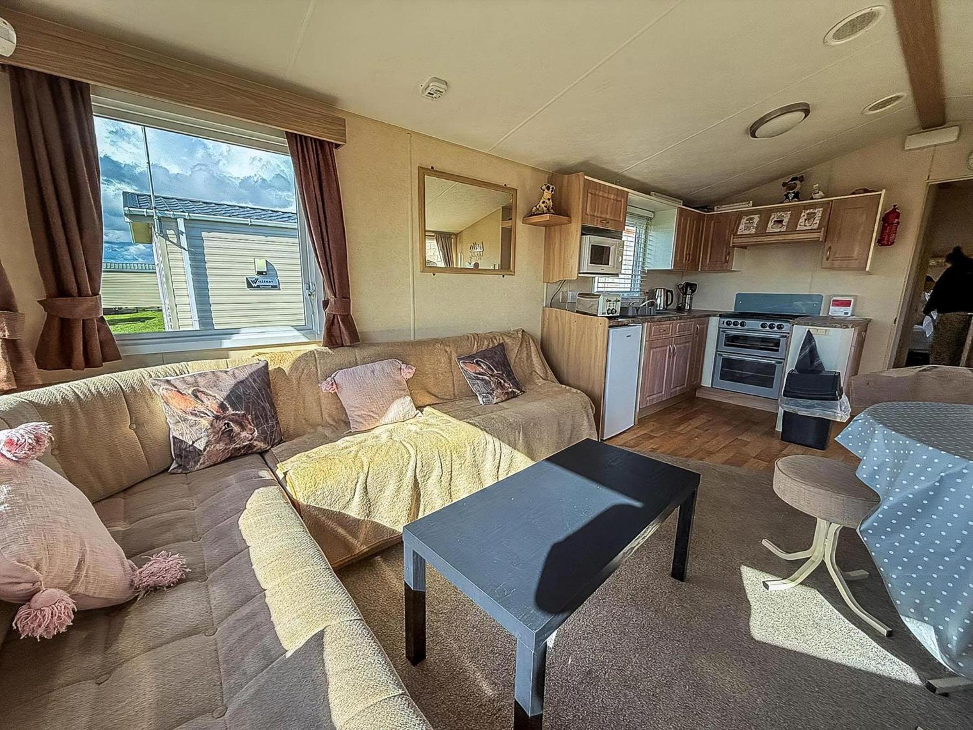 Lovely 6 Berth Caravan At Naze Marine Holiday Park In Essex Ref 17003C Walton-on-the-Naze Dış mekan fotoğraf